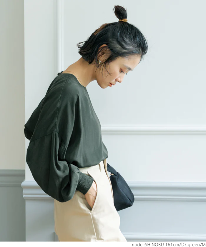 日本 COCA - 嫘縈混柔軟泡泡袖上衣-橄欖綠