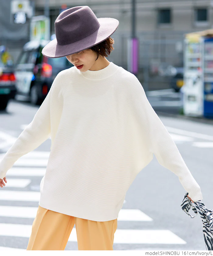 日本 COCA - 圓領舒適羅紋針織上衣-淺灰米