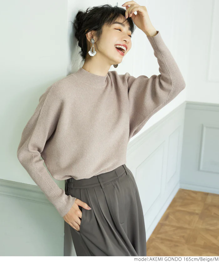 日本 COCA - 圓領舒適羅紋針織上衣-淺灰米